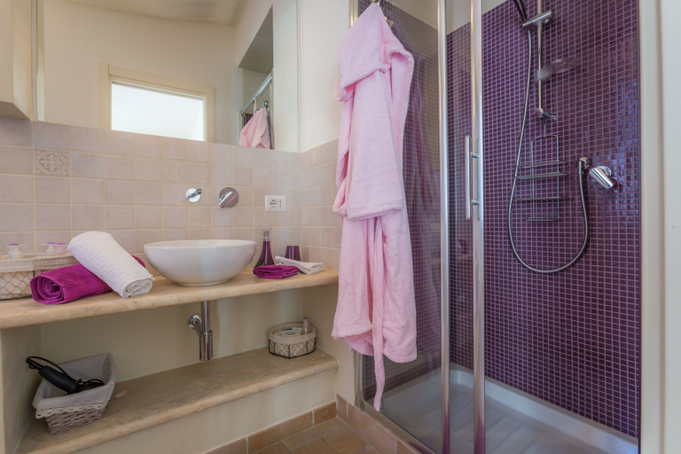 Bathroom 5, Viterbo Antica, Viterbo