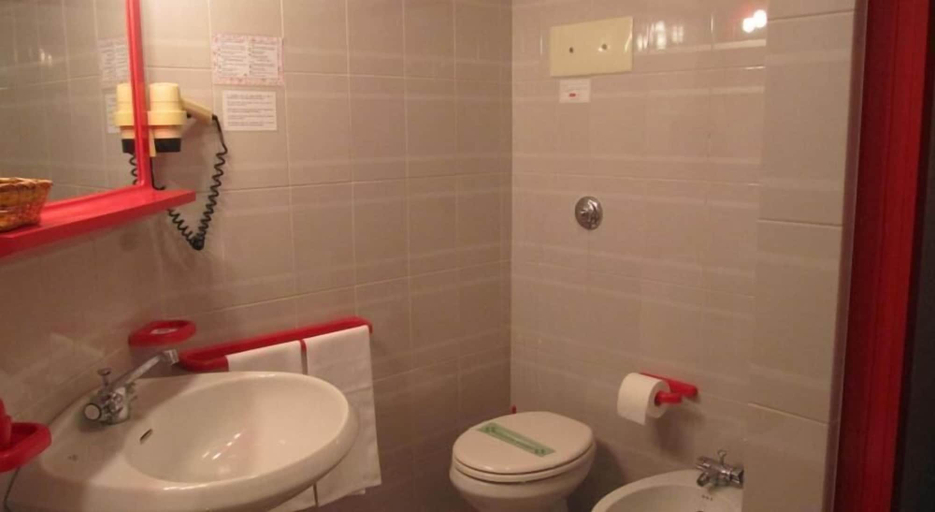 Bathroom 5, Hotel Garden, Venezia