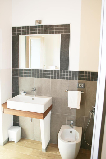 Bathroom 3, Via Venezia 76, La Spezia