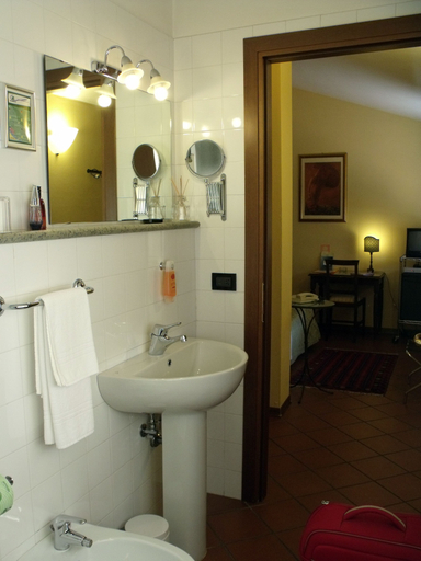 Bathroom 4, Hotel De Prati, Ferrara