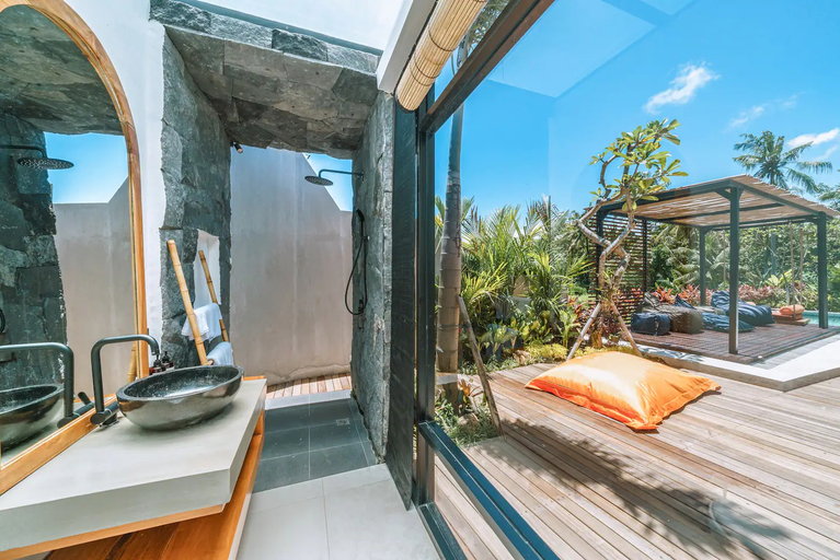 Bathroom 4, Villa Asri: Incredible Tropical 3BR Close to Nyanyi Beach, Tabanan