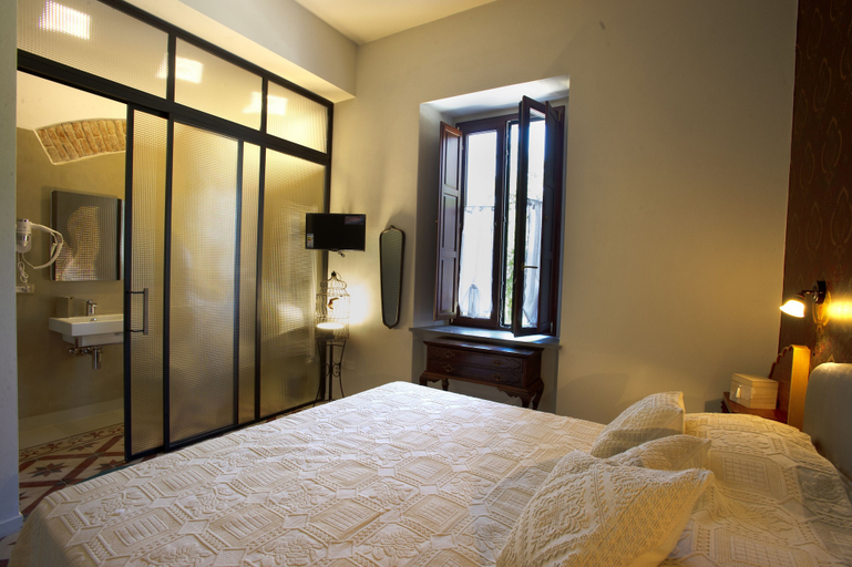 Bedroom 4, Palazzo Scura, Cosenza