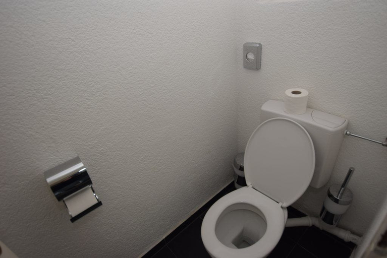 Bathroom 5, AB Apartment 27, Stuttgart