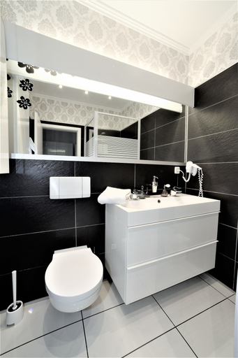 Bathroom 4, Ascot Hotel, Remscheid