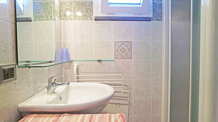 Bathroom 5, Villa Paola, Salerno