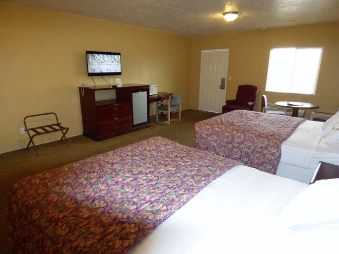 Bedroom 3, Economy Inn & Suites, Washington