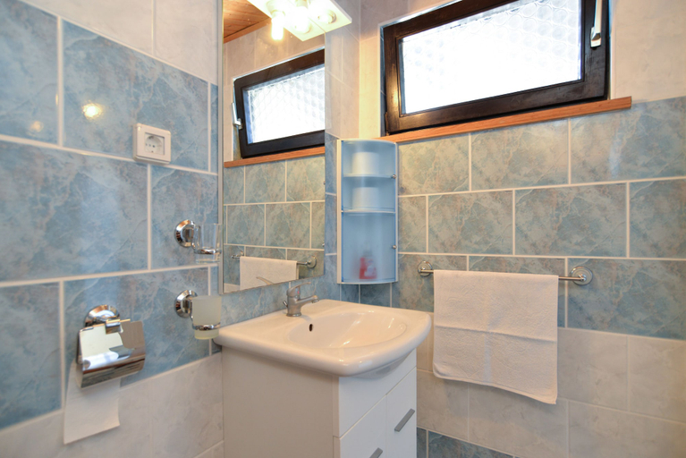 Bathroom 4, House 1012, Vodnjan
