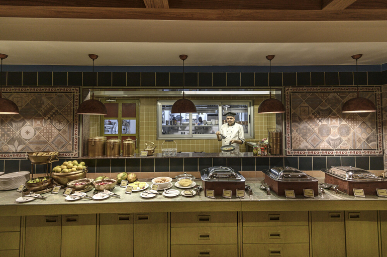 Food & Drinks 5, Budget Inn Bellevue, Surat