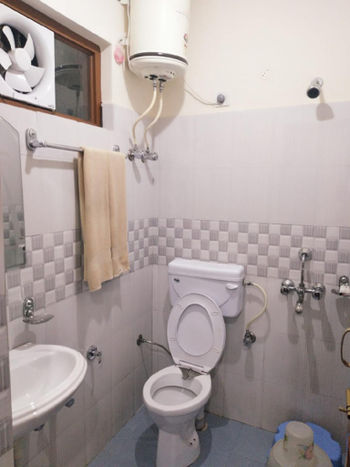 Bathroom, Hotel Anuj Regency, Kangra