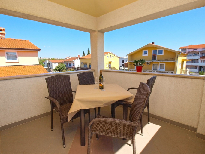 Others 5, Apartment 1334, Medulin