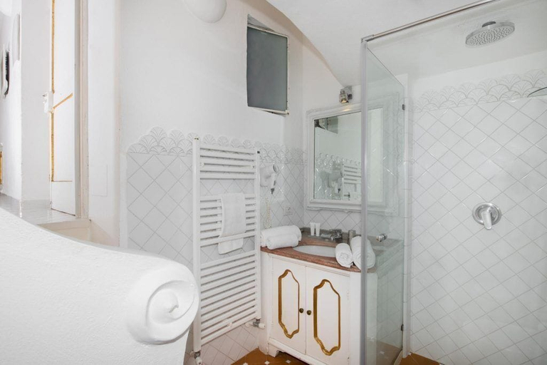 Bathroom 5, Villa Yiara, Salerno