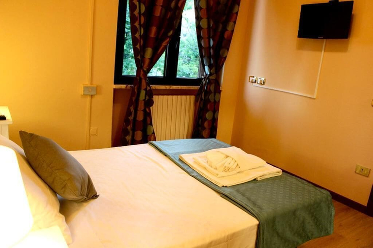 Bedroom 3, A.G. Holiday Hotel, Brescia