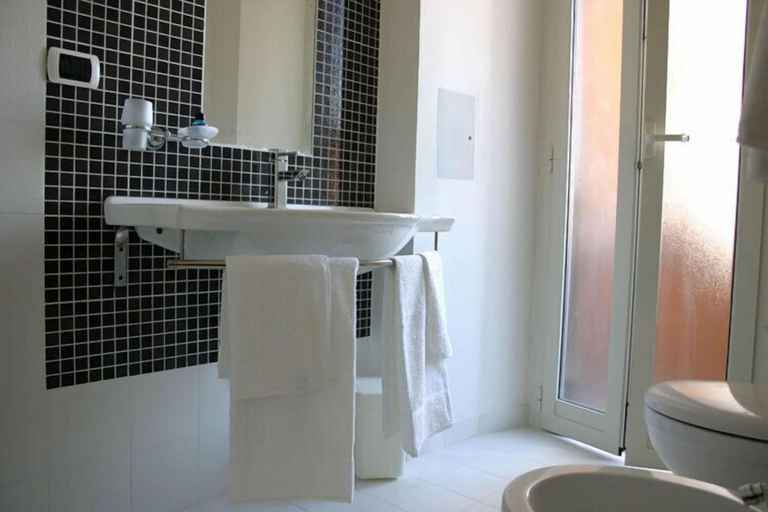 Bathroom 4, Fornaci Guest House, Rome