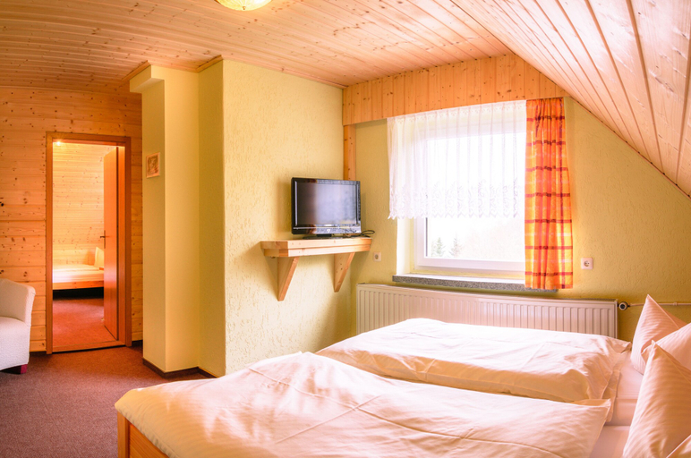Bedroom 2, Ferienhotel Goldhübel, Mittelsachsen