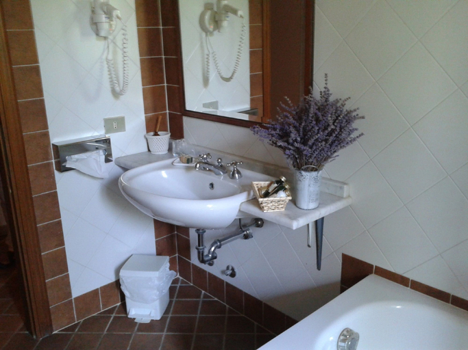 Bathroom 5, Montebelli Agriturismo & Country Hotel, Grosseto