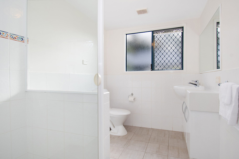 Bathroom 5, Gosamara Apartments Byron Bay, Byron