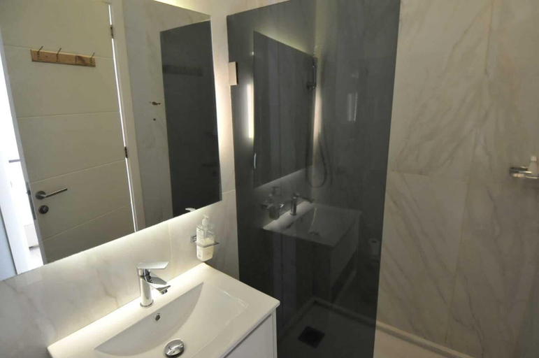Bathroom 3, Batroun Bahsa Bay, Batroun