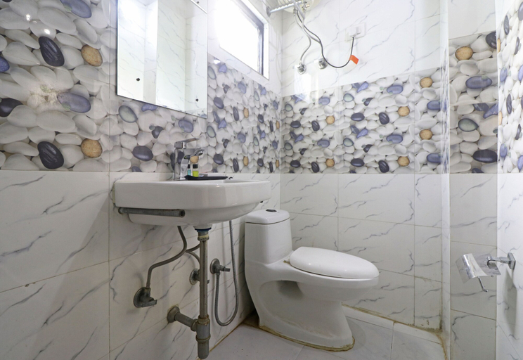 Bathroom 3, Hotel Smart by Kelvish Hotel, Delhi