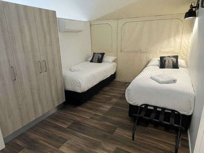 Bedroom 4, Splitters Farm, Burnett - Pt B