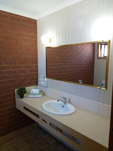 Bathroom 3, Country Mile Motor Inn, Forbes