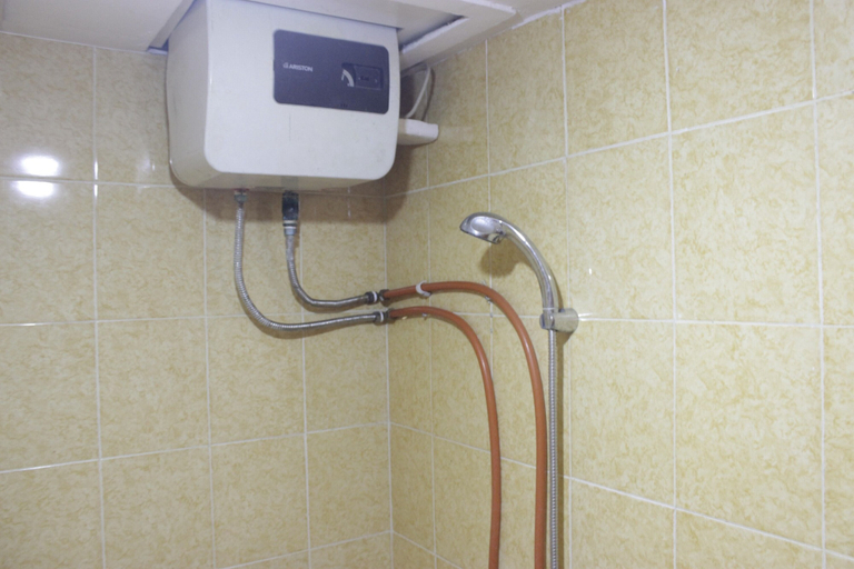 Bathroom 4, Spacious 2BR Apartment Buah Batu Park near Exit Tol, Bandung