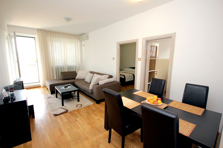 Others 5, Apartments Mirista