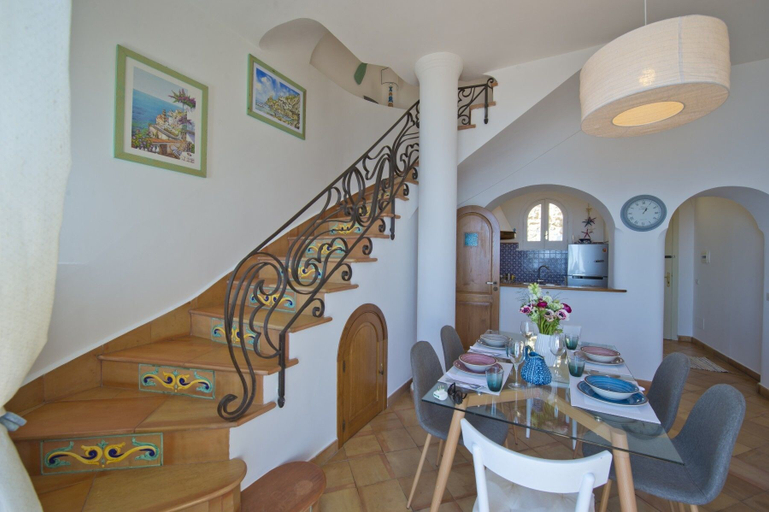 Others 4, Casa Malu', Salerno