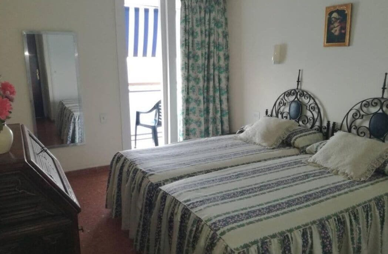 Bedroom 4, Pension Mondra, Guipúzcoa