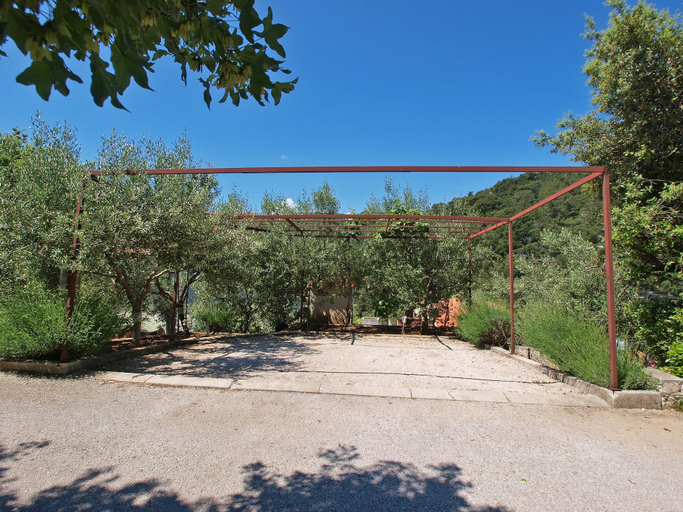 Others 5, Apartment 911, Labin
