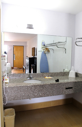 Bathroom 4, Fairway Inn, Okaloosa