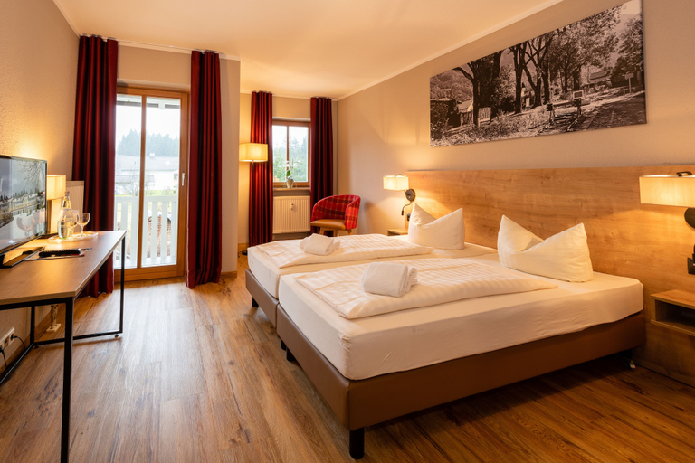 Bedroom 5, Hotel Ahornhof, Regen