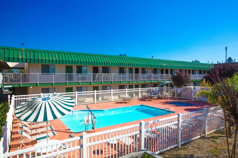 University Inn, Fresno