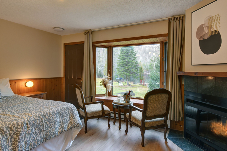 Bedroom 3, Hôtel du Lac Lenore, Les Pays-d'en-Haut