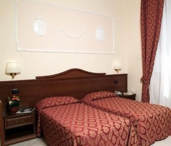 Bedroom 3, Mirage, Rome