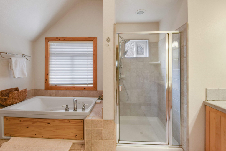 Bathroom 3, Tucked Inn Tahoma, El Dorado