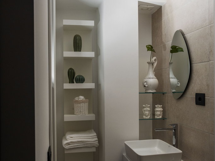 Bathroom 5, Liolà Cefalù, Palermo