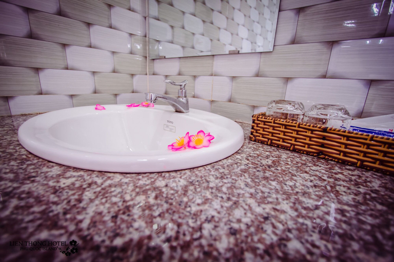 Bathroom 3, Lien Thong Hotel, Phú Quốc