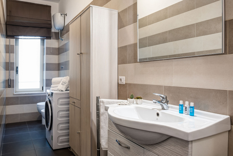 Bathroom 4, Living Times Apartment, Napoli