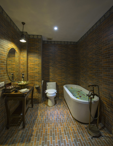 Bathroom 5, Bagan King Hotel, Mandalay