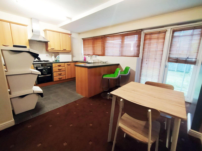Others 5, Bankwell Guest House, Manchester
