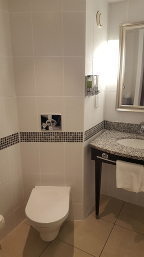 Bathroom 4, Hampton by Hilton Corby/Kettering, Northamptonshire