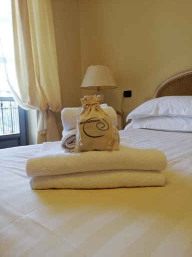 Bedroom 4, Albergo Castiglione Langhe, Cuneo