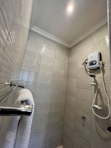 Bathroom 3, Safari Park House, Arusha