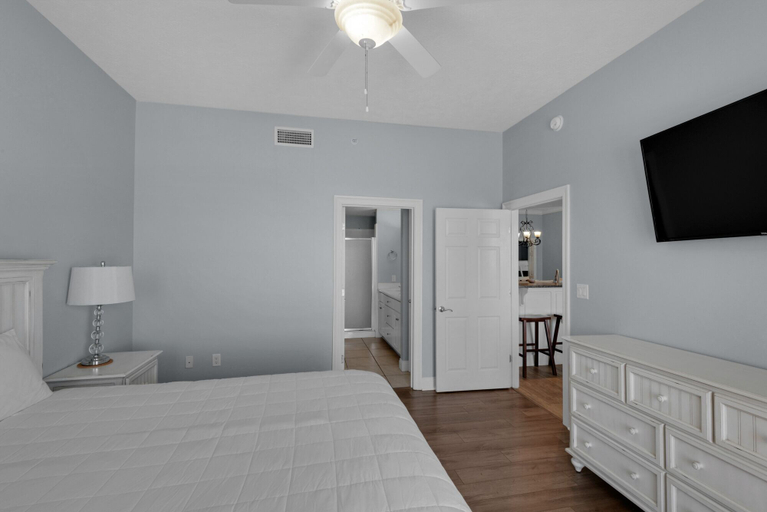 Bedroom 5, Treasure Island 0409, Bay