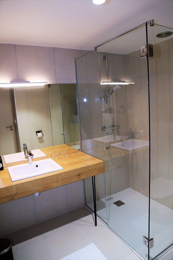 Bathroom 5, L'Argence, Aveyron
