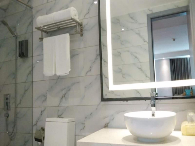 Bathroom 3, GreenTree Inn Shantou Chengjiang Road Business Hotel, Shantou