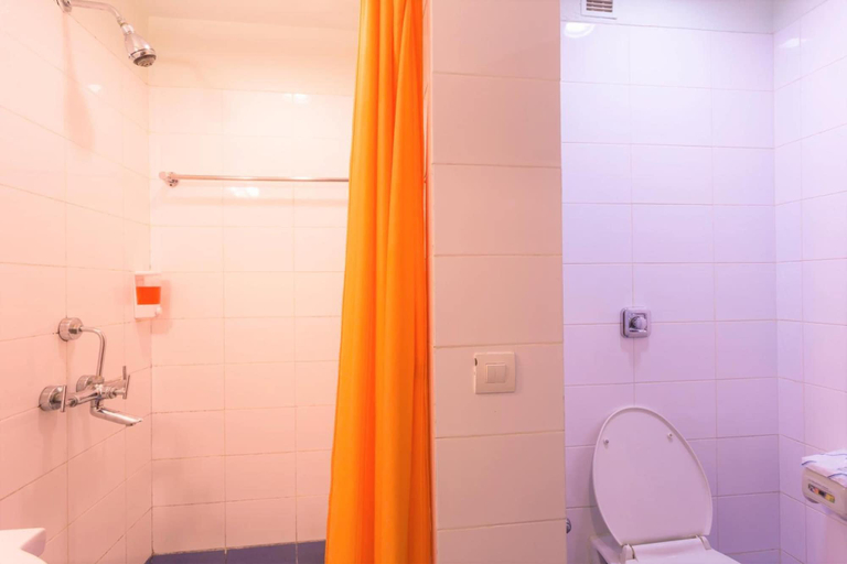 Bathroom 5, Ginger Hotel Jamshedpur, Purbi Singhbhum