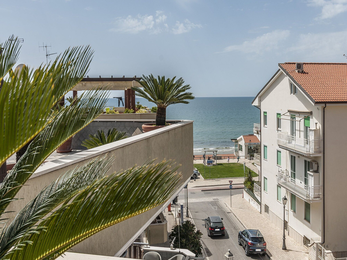 Exterior & Views, Casa Vacanza Colombo, Latina