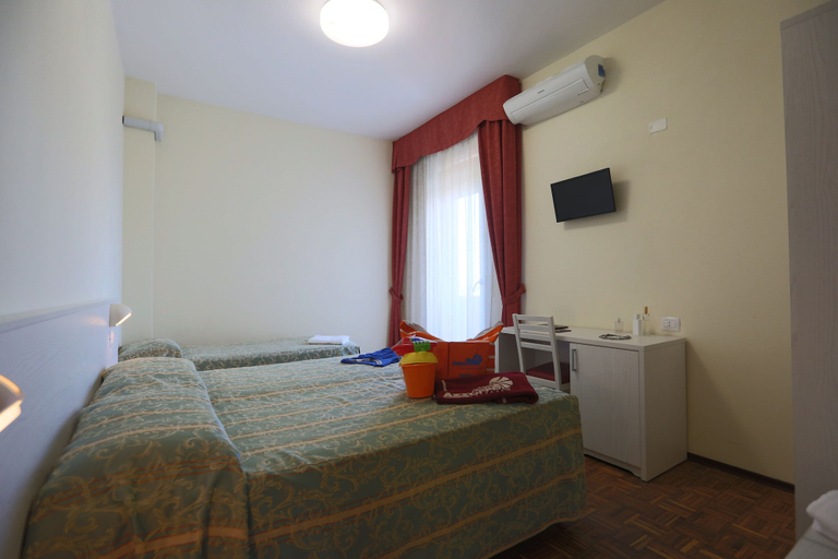 Bedroom 5, Family Hotel Marina Beach, Ravenna
