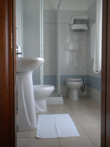 Bathroom 5, Il Pentagono, Campobasso